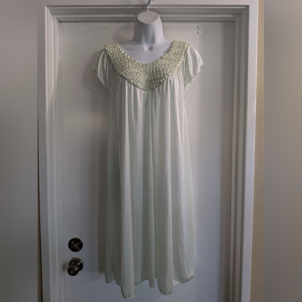 Lati fashion Reosette Collar Lightweight Nightgown Mint Green Large